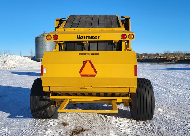 2020 Vermeer 605N Round Baler in Farming Equipment in Saskatoon - Image 3
