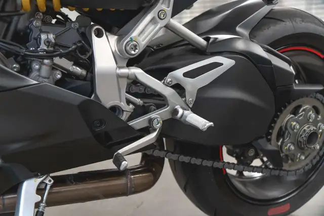 2025 Ducati Panigale V2 *BAS KMs!*553399213663856648