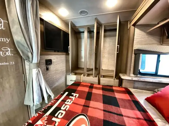 2022 Thor Motor Coach Four Winds 27R in RVs & Motorhomes in Abbotsford - Image 19