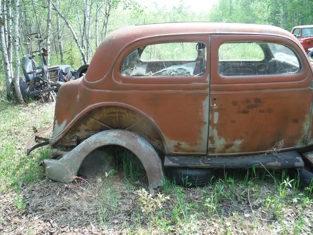 1934 Ford 1 1/2 ton truck V8 1953 Chev 2 ton 29000 miles runs!!! in Auto Body Parts in Edmonton - Image 10