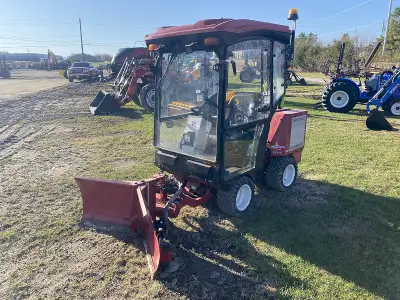 2017 VENTRAC 3400Y COMPACT 4WD TRACTOR WITH V-BLADE STOCK# A116947 22 HP KUBOTA DIESEL ENGINE 4WD AR...