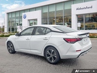 This Nissan Sentra boasts a Regular Unleaded I-4 2.0 L/122 engine powering this Variable transmissio... (image 2)