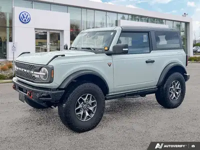 Propel your adventures with the formidable 2021 Ford Bronco. This remarkable used convertible, finis...