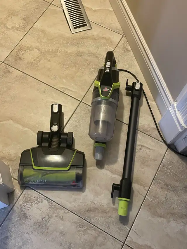 BISSELL Pet Hair Eraser® Slim Corded Stick Vacuum Powerful Pet in Vacuums in City of Toronto - Image 6