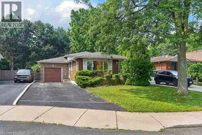 Amazing value on the Hamilton West Mountain! Tucked away on a quiet court in a family-friendly neigh...