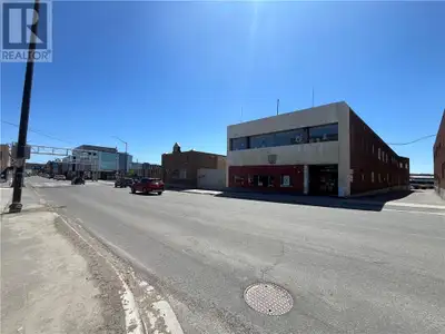 Turnkey opportunity in a high-traffic, central location! This 600 sq ft street-level commercial unit...
