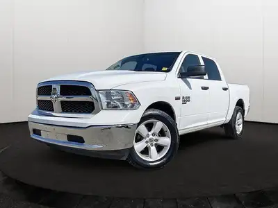 This Ram 1500 Classic has a powerful Regular Unleaded V-8 5.7 L/345 engine powering this Automatic t...