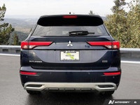 Experience the effortless blend of style and practicality with this 2022 Mitsubishi Outlander SE. Bo... (image 3)