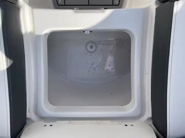 2023 Chaparral 26 Surf - BOAT SHOW SEASON SALE! in Powerboats & Motorboats in Saskatoon - Image 21