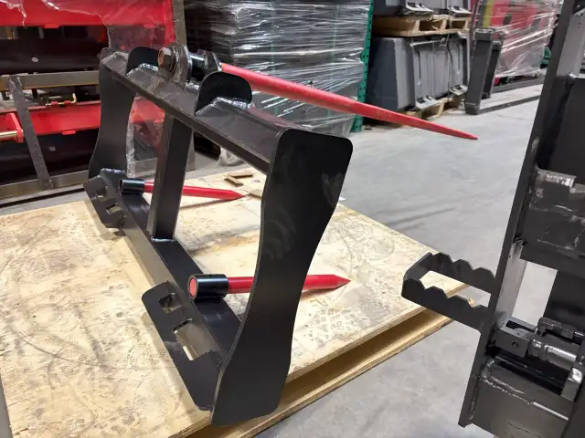 NEW SKID STEER 3 PRONG BALE SPEAR ATTACHMENT SSBF49 in Other Business & Industrial in Winnipeg - Image 3