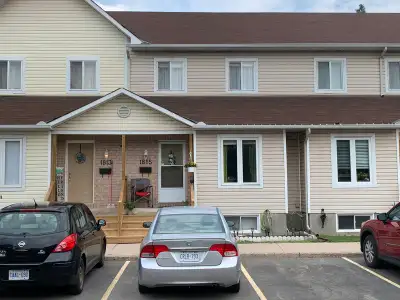 Ottawa, Orleans (Chapel Hill)! This 2-bedroom, 1.5-bathroom Townhouse is for rent and available Janu...