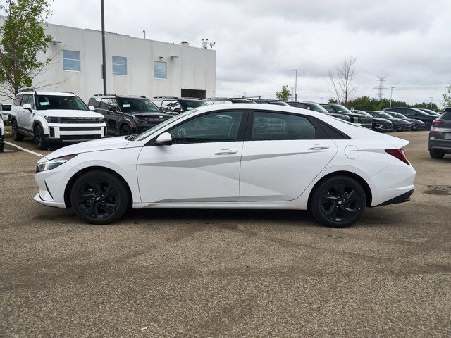 2022 Hyundai Elantra Preferred | No Accidents | Backup Cam in Cars & Trucks in Edmonton - Image 2