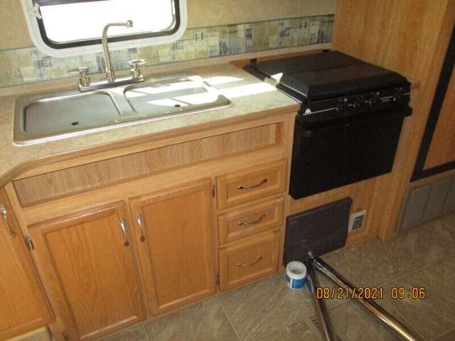 Cross Roads Sunset Trailer in Travel Trailers & Campers in Barrie - Image 3