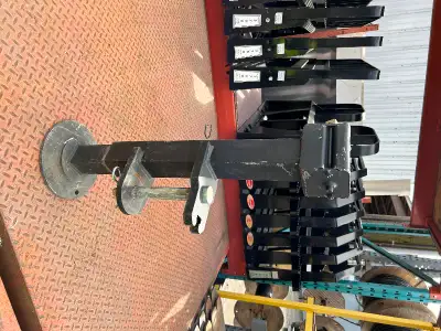 Vérin / Jack simol Plusieurs en inventaire Matériaux et Surplus Lefebvre. Nous sommes ouvert du lund...