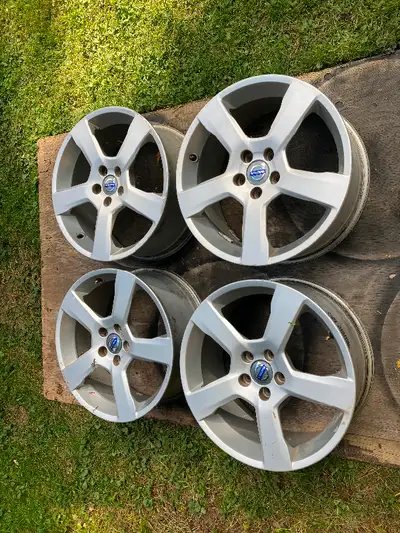 Plusieurs set roues et Mag Honda madza Kia Hyundai gm dodge mercedes volvo donne moi votre grandeur...