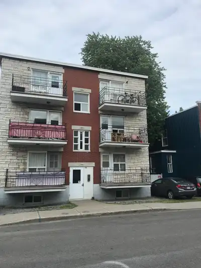 418-655-8281 À voir au 1950 Jeanne-Mance appartement #7 à Limoilou, beau 3 1/2 situé dans immeuble t...