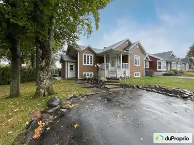 Située dans le prestigieux Domaine Myreau à Trois-Rivières (Pointe-du-Lac). Construction 2005, entre...