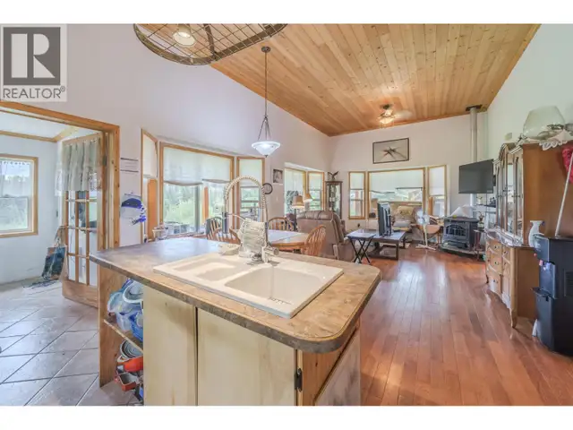 7478 BURGESS ROAD Deka Lake / Sulphurous / Hathaway Lakes, Briti in Houses for Sale in 100 Mile House - Image 16
