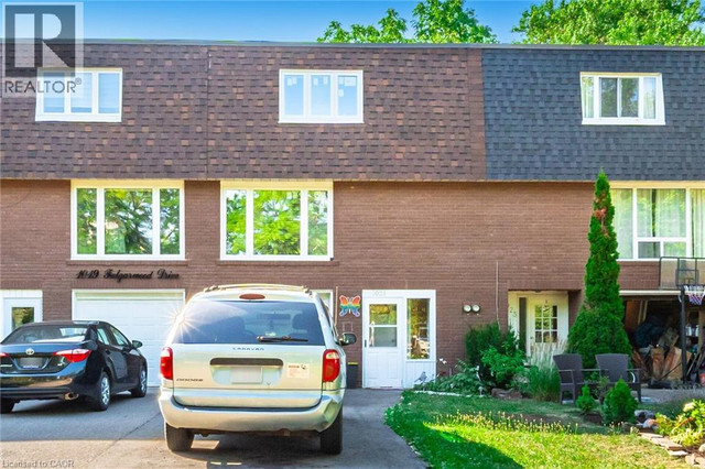 1021 FALGARWOOD Drive Oakville, Ontario in Houses for Sale in Oakville / Halton Region - Image 3