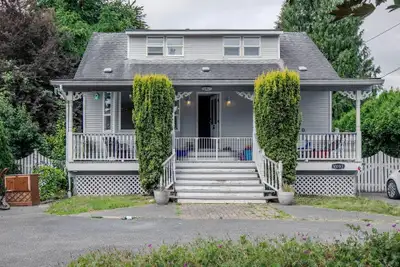 Fairfield Island property f ea tu res a renovated 1 1/2-storey home with a full basement plus a deta...