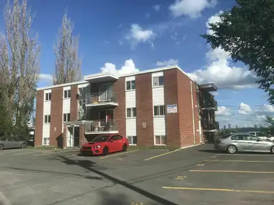 418-655-8281 À voir au 280 57e rue Ouest, appartement #13, superbe loft 1 1/2 situé au 1er étage d'u...