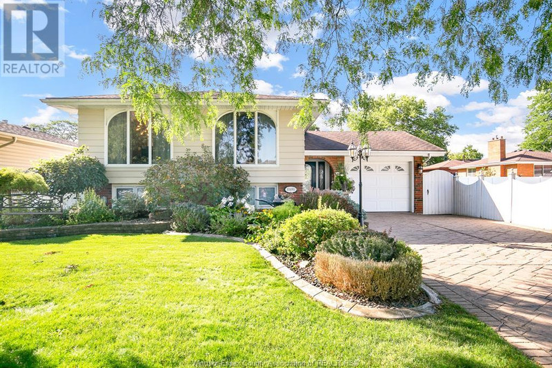 10690 KEATING CRESCENT Windsor, Ontario Houses for Sale Windsor