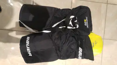 BAUER SUPREME S29 JUNIOR HOCKEY PANTS. Size Jr Small., View more