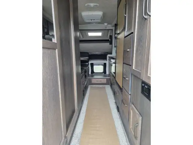 2026 Northern Lite Limited Edition 10-2EXLEDB Face-to-Face Dinet in Travel Trailers & Campers in Penticton - Image 8