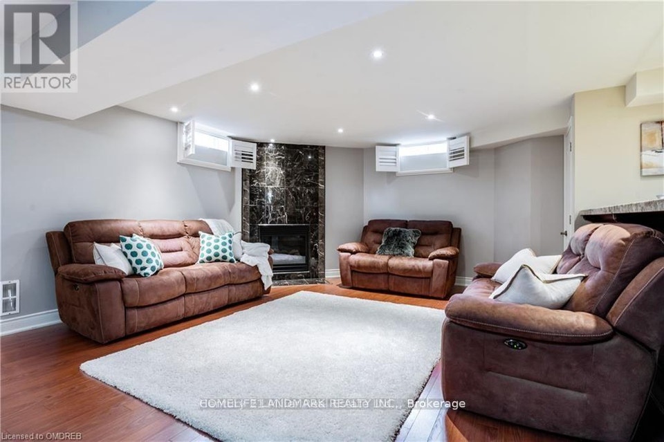 2384 PARKGLEN AVENUE Oakville (WM Westmount), Ontario 3