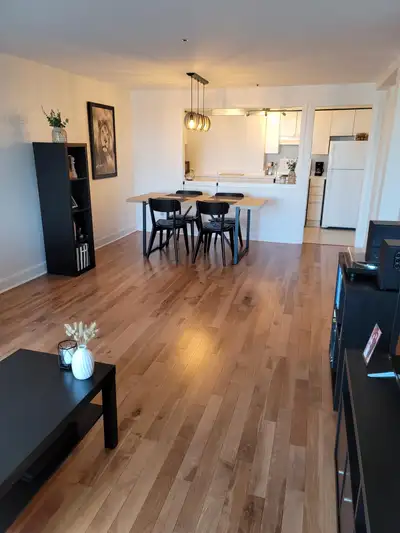 Super Appartements Type Condo sur Avenue Robinson 3-1/2 a louer de 1450$ Un mois gratuit Sécurité in...
