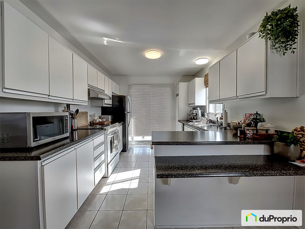 $885,000 - Triplex for sale in Ste-Therese — photo 3