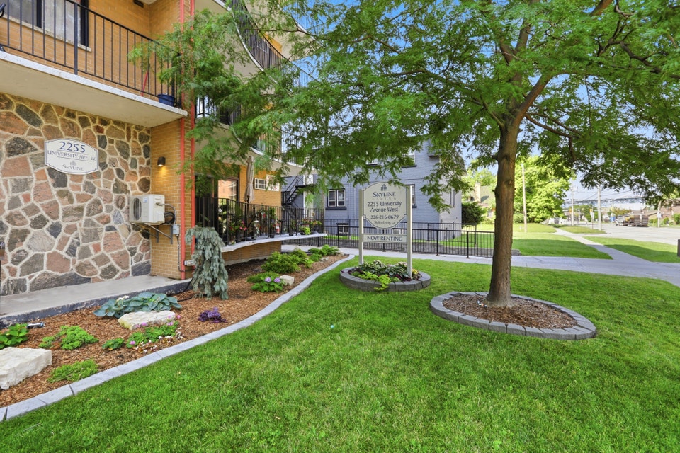 University Tower Apartments - 2 Bedroom, 1 Bath A Apartment for 3