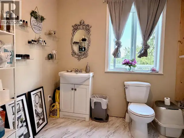 7566 BRIDGE LAKE BUSINESS ROUTE 100 Mile House, British Columbia in Houses for Sale in 100 Mile House - Image 12
