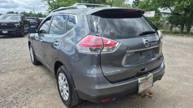 2014 Nissan Rogue S, AWD in Cars & Trucks in Hamilton - Image 6