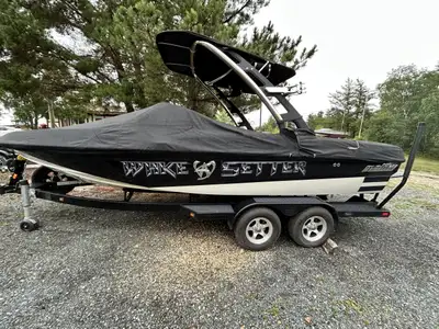 2010 Malibu Wakesetter 21 VLX - Fresh trade - Nice shape with approx 694 hours - 350HP Monsoon - Upg...