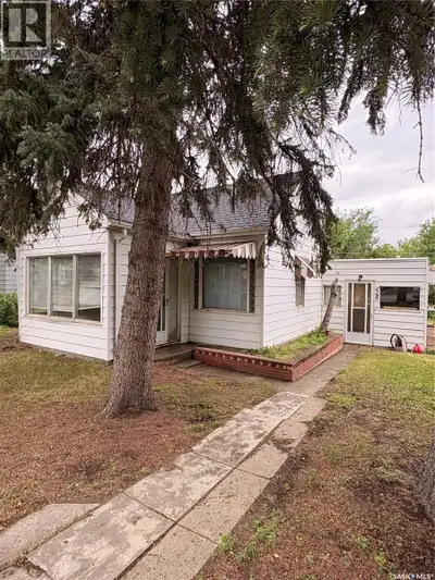 Calling all investors! This is a great opportunity for a project or a rental property. Excellent loc...