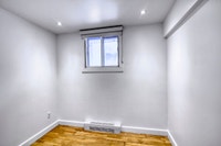 Renovated Akelius one bedroom apartment for rent. Located near Decelles Ave in the Cote-des-Neiges n... (image 5)