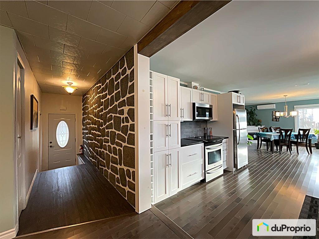 $447,000 - Bungalow for sale in St-Roch-De-Mekinac — photo 2