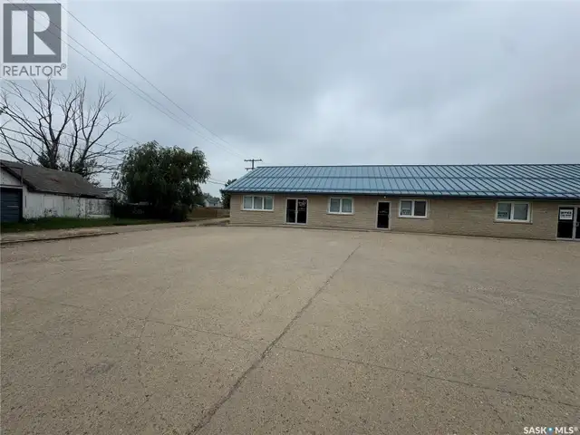 102 Sims AVENUE Weyburn, Saskatchewan in Commercial & Office Space for Sale in Regina - Image 4