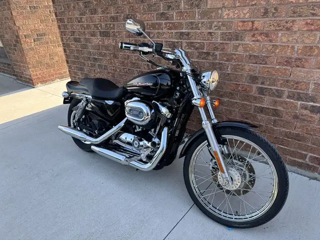 2006 Harley-Davidson XL1200C Custom **CANADIAN BIKE** **LOW KM** in Street, Cruisers & Choppers in Markham / York Region - Image 5
