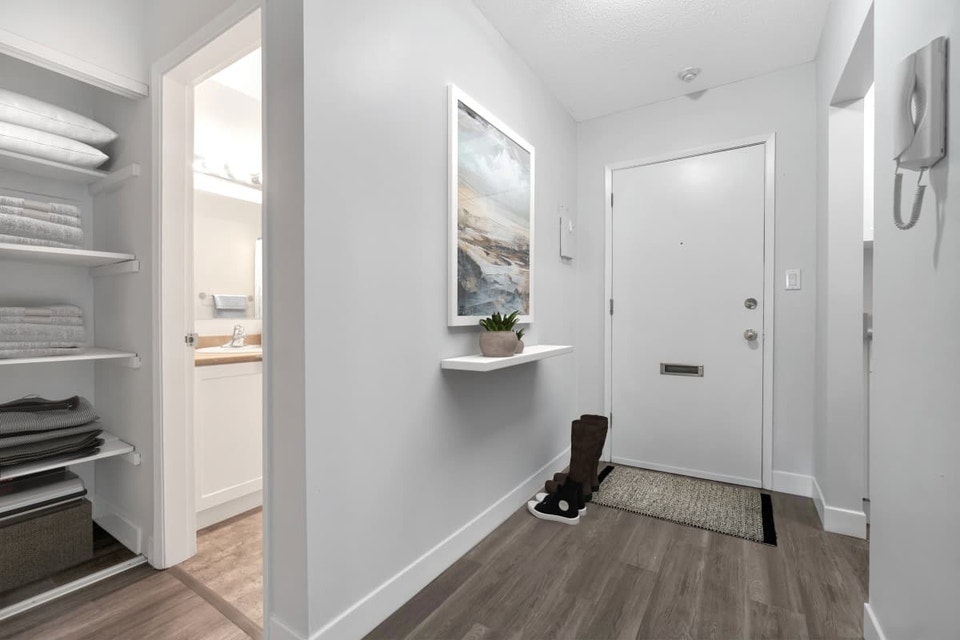 Lynn Gary Apartments - 1 Bedroom available at 520 Tenth Street, 5