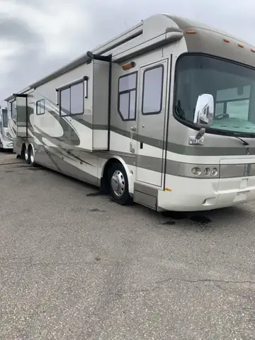 Welcome to Skyline RV Travel Centre! Monaco HR Navigator 45PBQ Pre-def ISX 15 litre Cummins engine A...