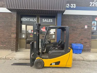• Stock #S1105 • Type: 3-Wheeler Forklift • Year: 2018 • Make: Caterpillar • Model: 2ET4000 • Fuel:...