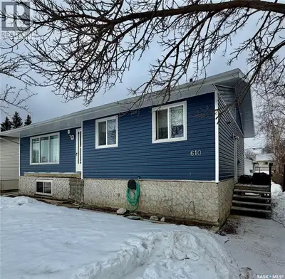 Spacious 5-Bedroom Family Home in a Prime Hudson Bay Location! Welcome to this well-maintained and u...