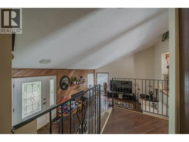 720 CARIBOO TRAIL 100 Mile House, British Columbia in Houses for Sale in 100 Mile House - Image 12