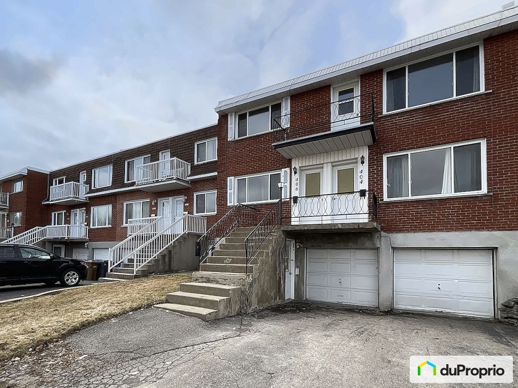 $712,000 - Triplex for sale in La Prairie — photo 1