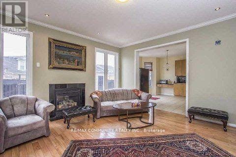 MAIN FLOOR - 11 HORSETAIL STREET Markham (Cornell), Ontario 4