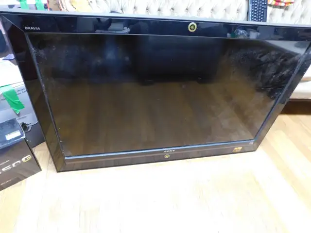TV FOR SALE.  SONY LCD, WORKING WELL.