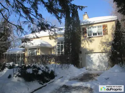 Maison unifamiliale de 2 étages, avec une ample fenestration orientée vers le sud. Revêtement extéri...
