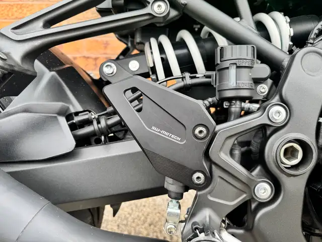 2018 Kawasaki Z900RS Cafe **HINDLE EXHAUST SYSTEM** **EXTRAS** in Street, Cruisers & Choppers in Markham / York Region - Image 9